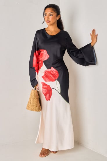 Robe noire satinée ajustable à imprimé fleurs