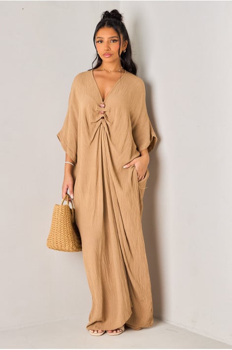 Robe ample taupe ornées de pierres sur le décolleté