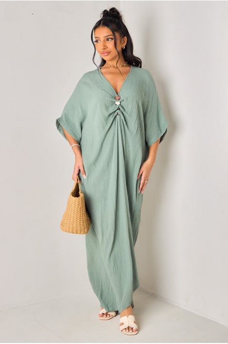 Robe ample verte ornées de pierres sur le décolleté