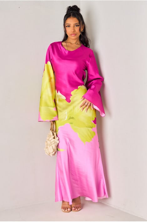 Robe violette satinée ajustable à imprimé fleurs