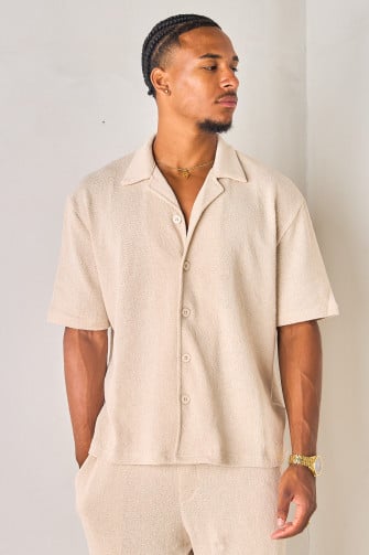 Chemise beige ajourée en tissu texturé
