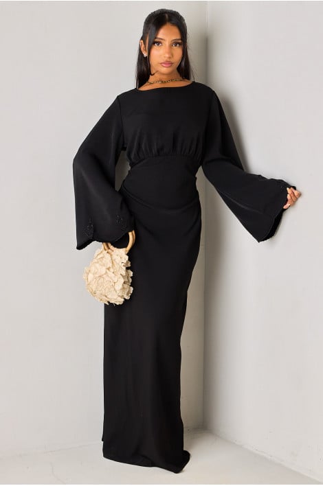 Robe longue noire à détails broderie